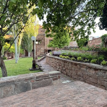 Cameron Trading Post - Outside of the rooms you'll find a lovely courtyard - Hotels Near Me - Cameron, Arizona