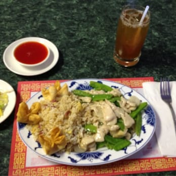 Hunan Village - Chicken and peas lunch - Chinese Near Me - Tooele, Utah
