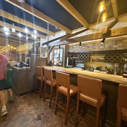 Francesco's Italian Restaurant & Pizzeria - Bar area
