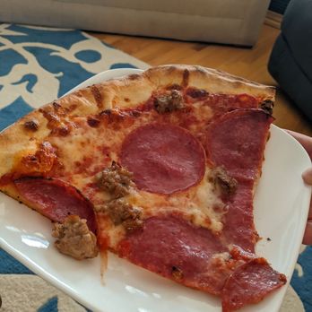 Mombo's Pizza - Meat - Pizza Near Me - Cotati, California