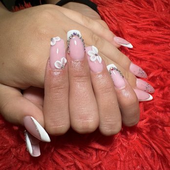 Palms Nail Spa - beautiful French tips 3d with gems - Nail Salons Near Me - Windsor, California