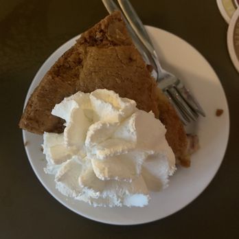 Winkel 43 - The famous apple pie with cream - Desserts Near Me - Amsterdam, New Hampshire