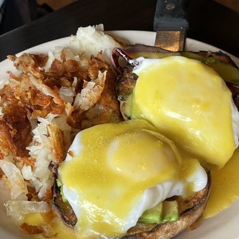 Buffalo Cafe - Eggs Benedict with bacon and avocado - American Near Me - Whitefish, Montana Buffalo Cafe - Eggs Benedict with bacon and avocado - American Near Me - Whitefish, Montana