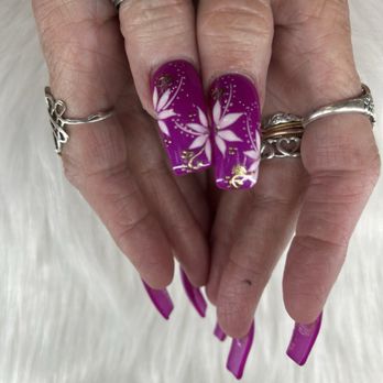 Benitoite Nails & Spa - Painted finger nails - Nail Salons Near Me - Tigard, Oregon