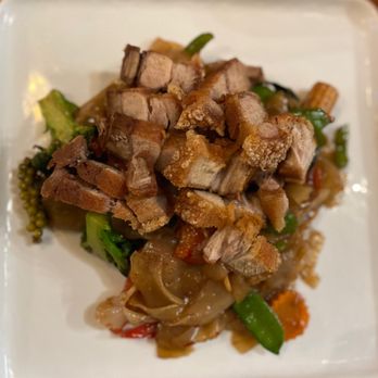 Zabb PuTawn - Pad Kee Mao w/crispy pork - Thai Near Me - New York, New York Zabb PuTawn - Pad Kee Mao w/crispy pork - Thai Near Me - New York, New York