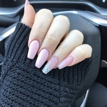 Gummme Nails & Spa - Nails by Vhin - Nail Salons Near Me - Bellflower, California