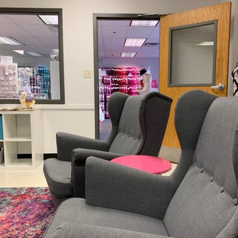 Stunning String Studio - Cozy knitting space with delightful people and stunning yarn! - Knitting Supplies Near Me - DeKalb, Illinois Stunning String Studio - Cozy knitting space with delightful people and stunning yarn! - Knitting Supplies Near Me - DeKalb, Illinois