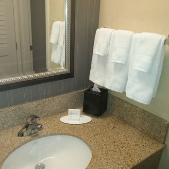 Courtyard Hartford/Windsor Airport - Bathroom - Hotels Near Me - Windsor, Connecticut Courtyard Hartford/Windsor Airport - Bathroom - Hotels Near Me - Windsor, Connecticut