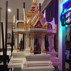Aharn Thai - A mini Buddha temple