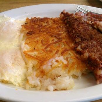 Banjo's Cafe - Corned Beef Hash, Eggs, Hashbrowns - Breakfast & Brunch Near Me - Topeka, Kansas