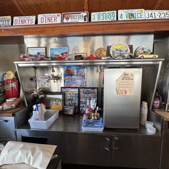 Dinky's Blue Belle Diner - American Near Me - Shrewsbury, Massachusetts