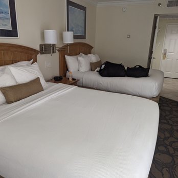 La Mer Beachfront Resort - Two Queens with limited view - Hotels Near Me - Cape May, New Jersey La Mer Beachfront Resort - Two Queens with limited view - Hotels Near Me - Cape May, New Jersey