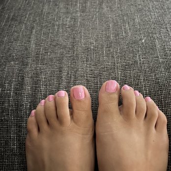 Chill Nails - Lumpy application - Nail Salons Near Me - North Hollywood, California