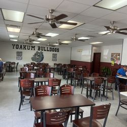 Dairy Treet Yoakum - Inside seating