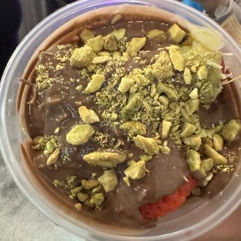 Magic Waffle - DUBAI CHOCOLATE STRAWBERRY CUP - Waffles Near Me - Jacksonville, Florida