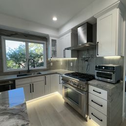 Kitchen with great symmetry throughout Kitchen with great symmetry throughout