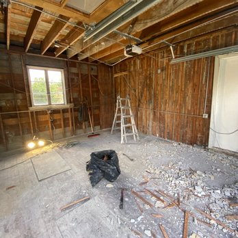 Level Up Construction & Remodeling - Garage - before - General Contractors Near Me - Seattle, Washington Level Up Construction & Remodeling - Garage - before - General Contractors Near Me - Seattle, Washington