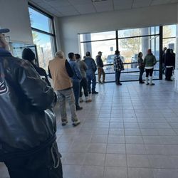 US Post Office - Ridiculous lines to pick up packages December 2023