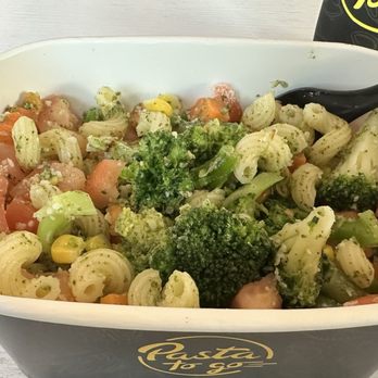 Pasta to Go - Rotini pasta with pesto, mixed veggies, broccoli, tomatoes, and cheese - Italian Near Me - Manatí, Puerto Rico