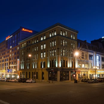 Milwaukee Marriott Downtown - The new Marriott in downtown Milwaukee offers a perfect combination of luxury and convenience in the heart of downtown Milwaukee - Hotels Near Me - Milwaukee, Wisconsin