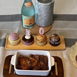 Berry vanilla cupcake, Choco Velvet Cupcake, Almond Brittle Cupcake, Double Chocolate Cupcake Berry vanilla cupcake, Choco Velvet Cupcake, Almond Brittle Cupcake, Double Chocolate Cupcake