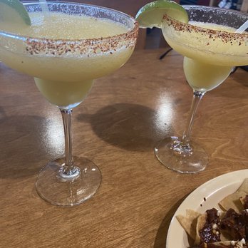 El Chapulin Restaurant - Mango margaritas - Mexican Near Me - Los Angeles, California