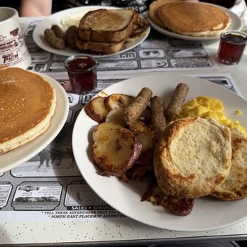 Munroe's Family Restaurant - Hungry Hiker breakfast - Breakfast & Brunch Near Me - Twin Mountain, New Hampshire Munroe's Family Restaurant - Hungry Hiker breakfast - Breakfast & Brunch Near Me - Twin Mountain, New Hampshire