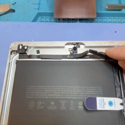 Irepair Danforth - We can replace the headphone jack on your iPad. So that you do not need to buy a new one!