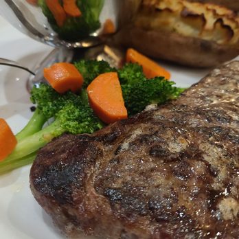 The Diplomat Steakhouse - Perfect sear - Steakhouses Near Me - Regina, Saskatchewan