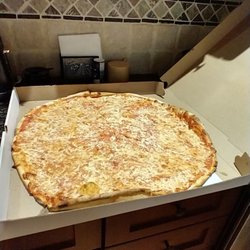 Saccone's Pizzeria - Huge, delicious classic pizza from Saccones.