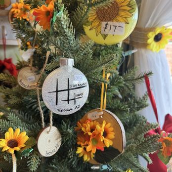Hideaway House - Ornaments - Pizza Near Me - Sedona, Arizona Hideaway House - Ornaments - Pizza Near Me - Sedona, Arizona