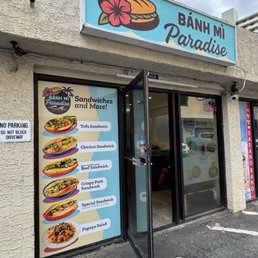 We're on our way to Hawai'i's first Vietnamese restaurant to serve Bánh mì bò lá lốt (betel nut leaf bánh mì)