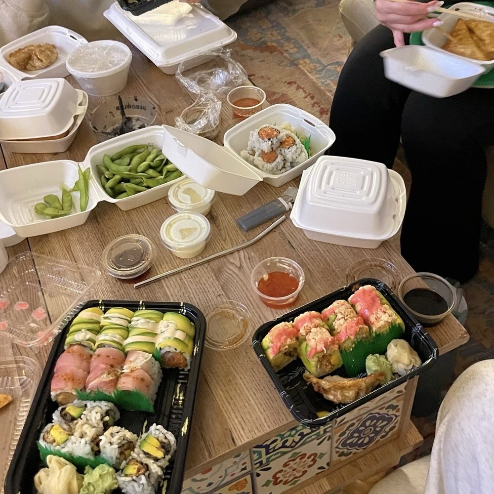Edamame, supaishi hamachi roll, Crab Rangoon, Super Crunch Roll, Spicy Tuna Roll, Dumpling Edamame, supaishi hamachi roll, Crab Rangoon, Super Crunch Roll, Spicy Tuna Roll, Dumpling