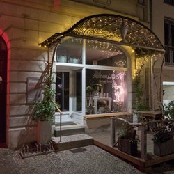 BlumenLust - BlumenLust mit abendlicher Beleuchtung im neuen Domizil.