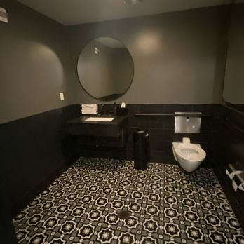 Kimpton Hotel Fontenot - Gym bathroom (no shower) - Hotels Near Me - New Orleans, Louisiana Kimpton Hotel Fontenot - Gym bathroom (no shower) - Hotels Near Me - New Orleans, Louisiana