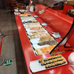 Benkei - Sushi - the chefs are just behind the counter, constantly preparing fresh offerings.