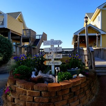 Cafe Pamlico - Walking up to Cafe Pamlico and the Inn at Pamlico Sound. - Seafood Near Me - Buxton, North Carolina