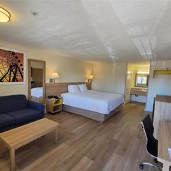 Days Inn by Wyndham Alhambra CA - Guest room