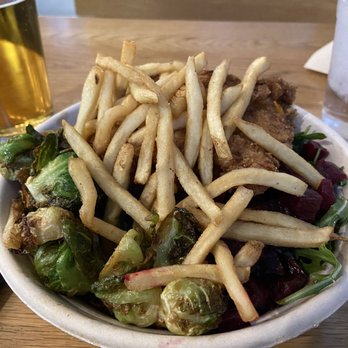Big Buns - Beer salad with chicken and fry-ified finally a fantastic salad!! - Burgers Near Me - Arlington, Virginia Big Buns - Beer salad with chicken and fry-ified finally a fantastic salad!! - Burgers Near Me - Arlington, Virginia