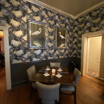 82 Queen - Inside dining room - Southern Near Me - Charleston, South Carolina 82 Queen - Inside dining room - Southern Near Me - Charleston, South Carolina