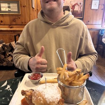 Ascot's Pub - Donut sandwich - Pubs Near Me - Norwich, Connecticut