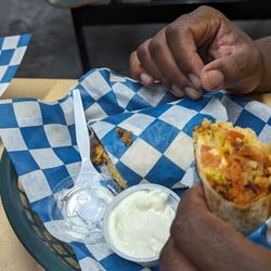 La Oaxaquena Tienda & Taqueria - Burrito al pastor