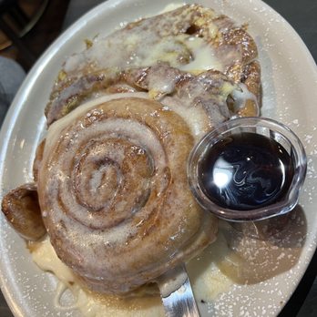 Brunch Snob - Cinnamon roll french toast - Breakfast & Brunch Near Me - Phoenix, Arizona Brunch Snob - Cinnamon roll french toast - Breakfast & Brunch Near Me - Phoenix, Arizona