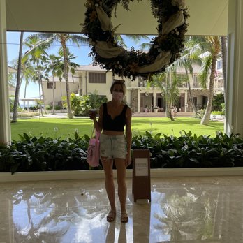 Halekulani Hotel - Looking for things to do on property with no answer!! Instead questioned if we are even staying here! - Hotels Near Me - Honolulu, Hawaii