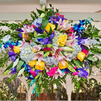 800Rosebig - Sweetheart Table Centerpiece pulling double duty Photo by True Photography San Diego - Florists Near Me - Newport Beach, California 800Rosebig - Sweetheart Table Centerpiece pulling double duty Photo by True Photography San Diego - Florists Near Me - Newport Beach, California