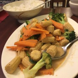 Param rongsong. Vegetarian dish of baby corn, Carrots, and broccoli