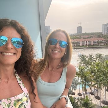 DoubleTree Resort by Hilton Hollywood Beach - Hotels Near Me - Hollywood, Florida