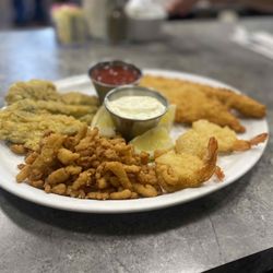 Halfway House Restaurant - Seafood Platter