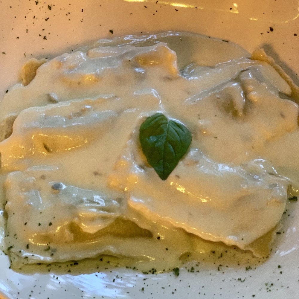50 friends - 3 cheese ravioli - Italian Near Me - México, D.F., DIF 50 friends - 3 cheese ravioli - Italian Near Me - México, D.F., DIF