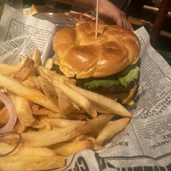 Rainforest Cafe - The beastly burger - American Near Me - San Antonio, Texas